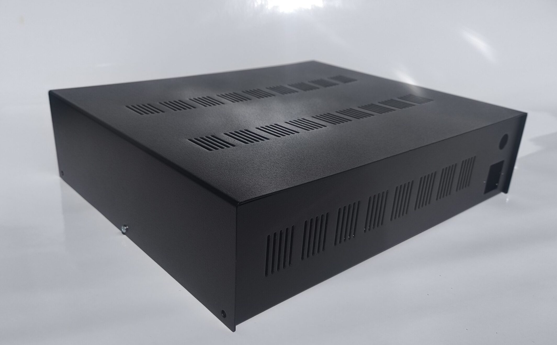 Obudowy i elementy metalowe na zamówienie