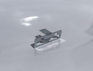 Kątownik metalowy z otworami na zamówienie